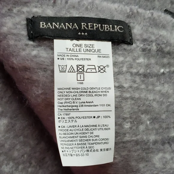 Banana Republic 50" x 60" Soft Blanket NWT Gray White - Picture 13 of 13